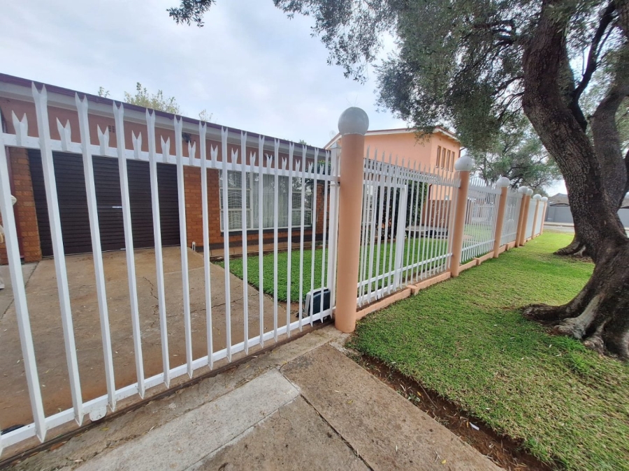 3 Bedroom Property for Sale in Northview Northern Cape